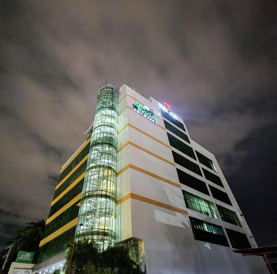 Greenwindows Hotel Davao Stadt Exterior foto